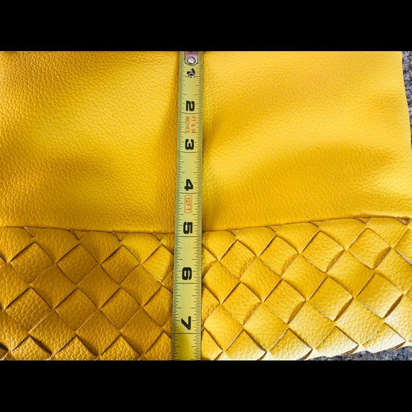 Street Level Lyna Woven Yellow Clutch - Picture 4 of 6